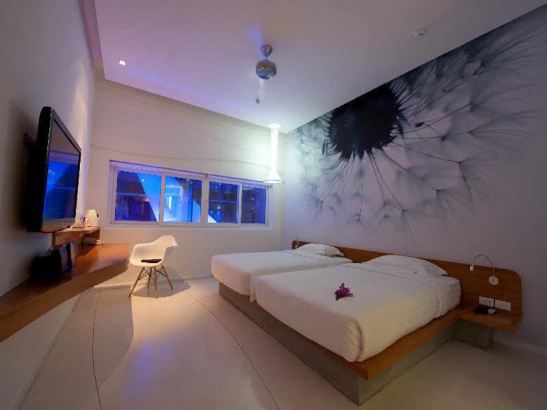 Vienna Hotel Phnom Penh Exterior photo
